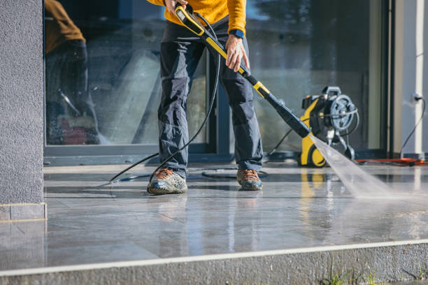 Animal Enclosure Cleaning in Wolcott, IN